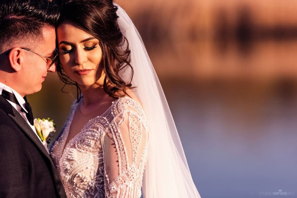 Ionela &amp; Gabriel - Fotografii de Studio Infinie