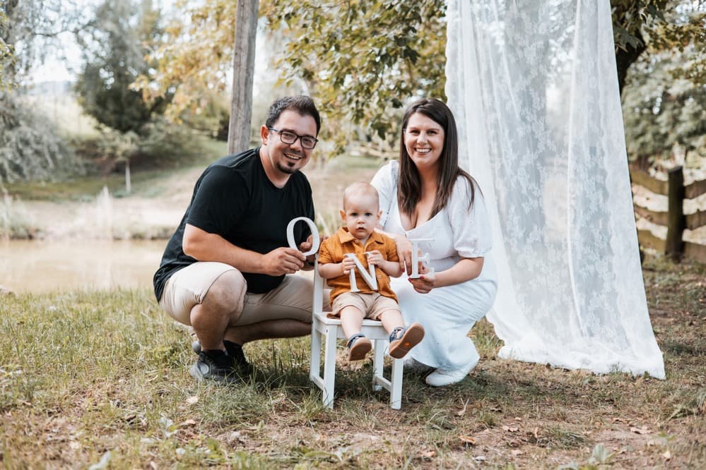 Viktor are 1 anișor - Fotografii de Cristina o. Photography