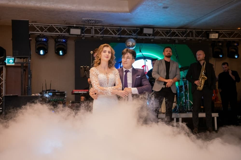 Alexandra si Adrian - Fotografii de Amintiri Pretioase Studio Foto &amp; Video