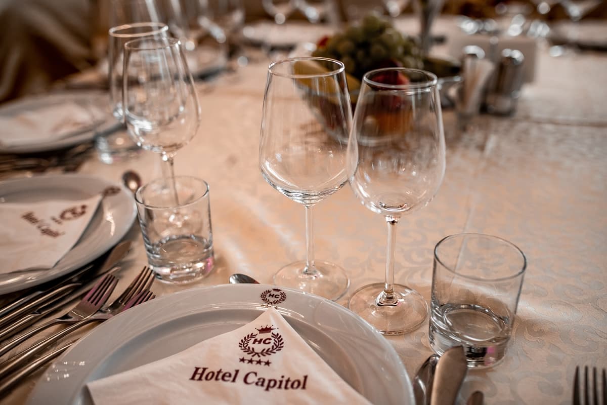 Hotel Capitol - locatie pentru nunti in Valea Adâncă, Iași