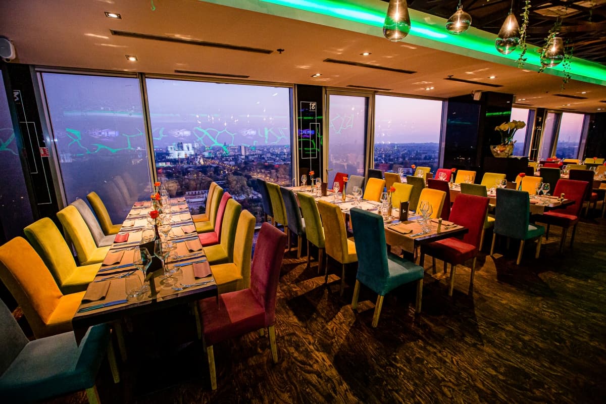 Fotografie de Mihai Zaharia Photography la 18 Lounge