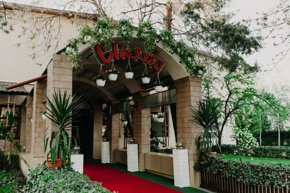 Fotografie de Lights and Tales la Classic Ballroom 