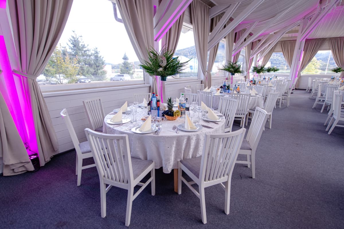 Fotografie de Vlad Pahontu la Hotel Aldi