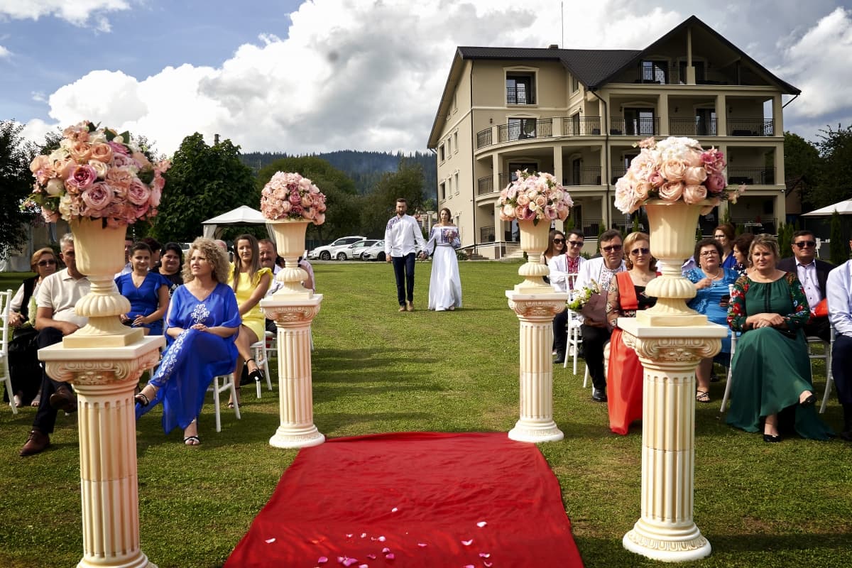 Gradinile Romane - locatie pentru nunti in Chirițeni, Neamț