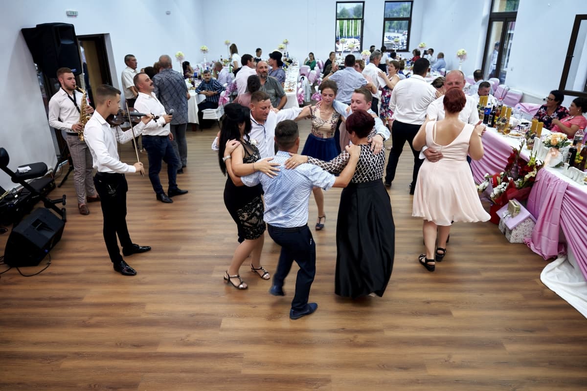 Fotografie de RA Foto Studio la Caminul Cultural Hangu