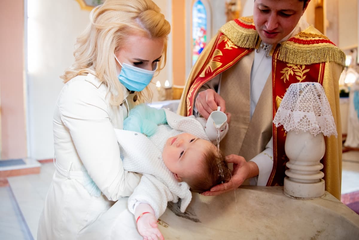 Fotografie de ArtaFilmării la Biserica Catolica 