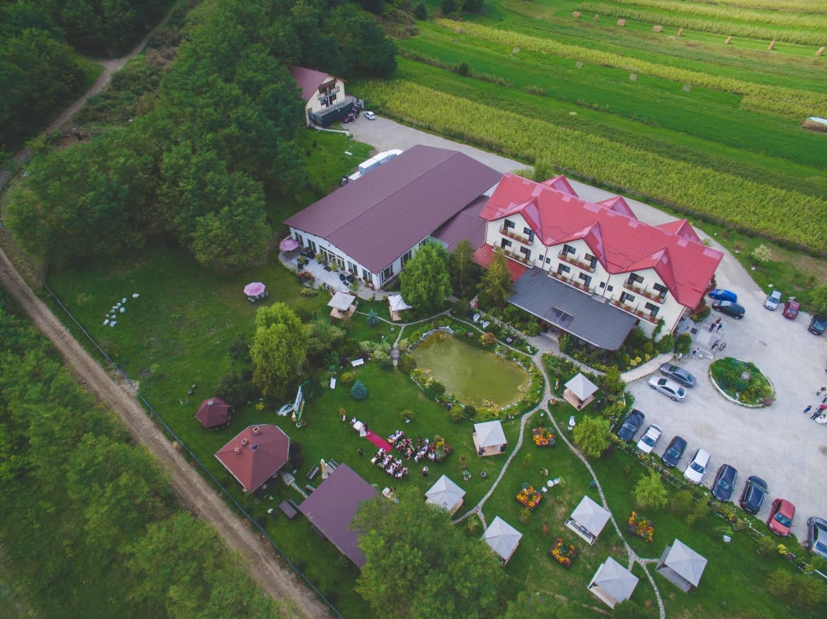 Pensiunea Magic Garden - locatie pentru nunti in Dărmănești, Bacău