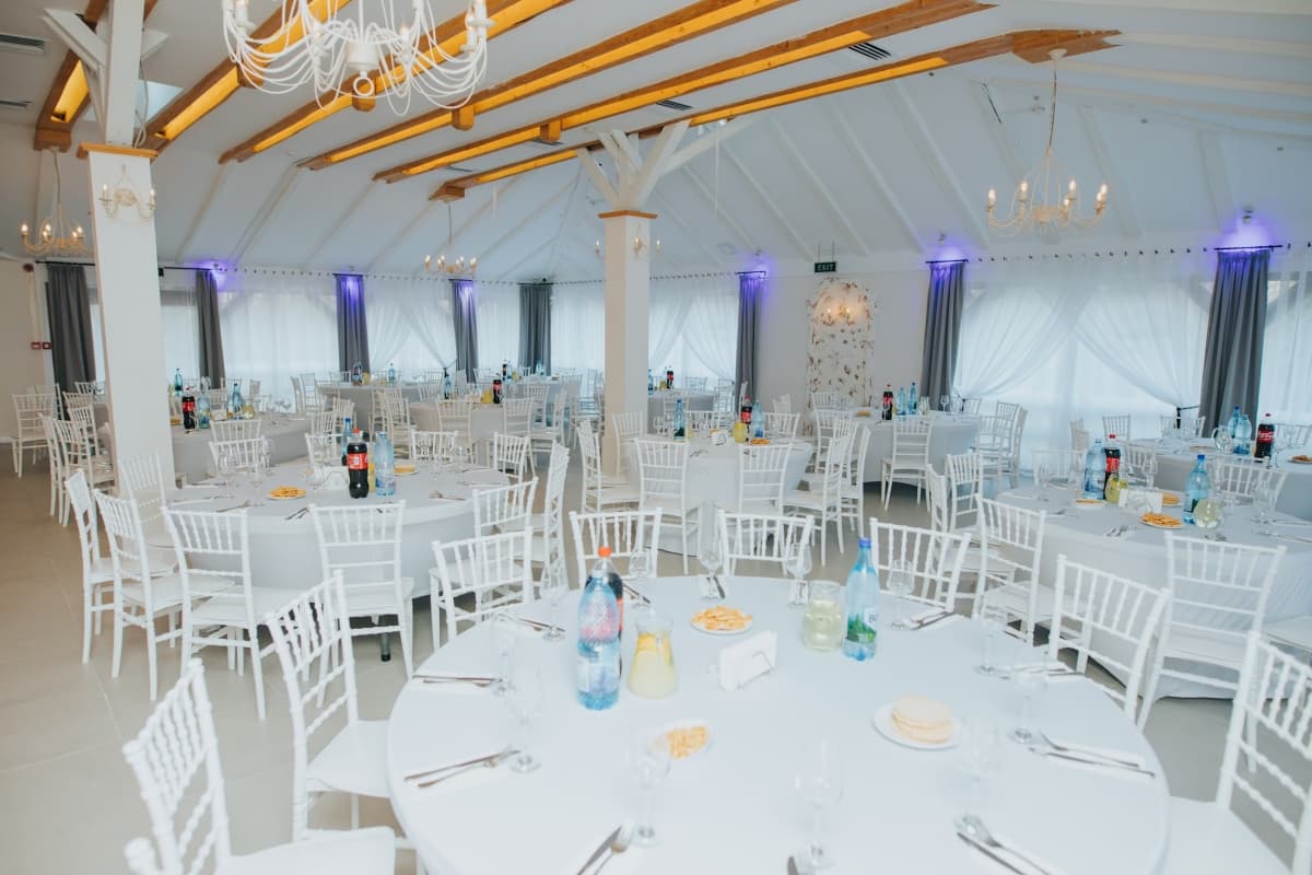 Fotografie de Besenyei Norbert la Restaurant Stejaru