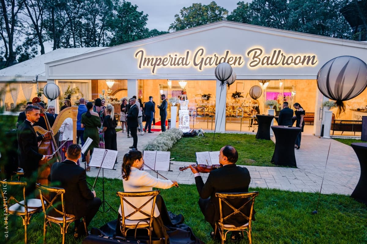 Fotografie de Laurentiu Nica la Imperial Garden Ballroom