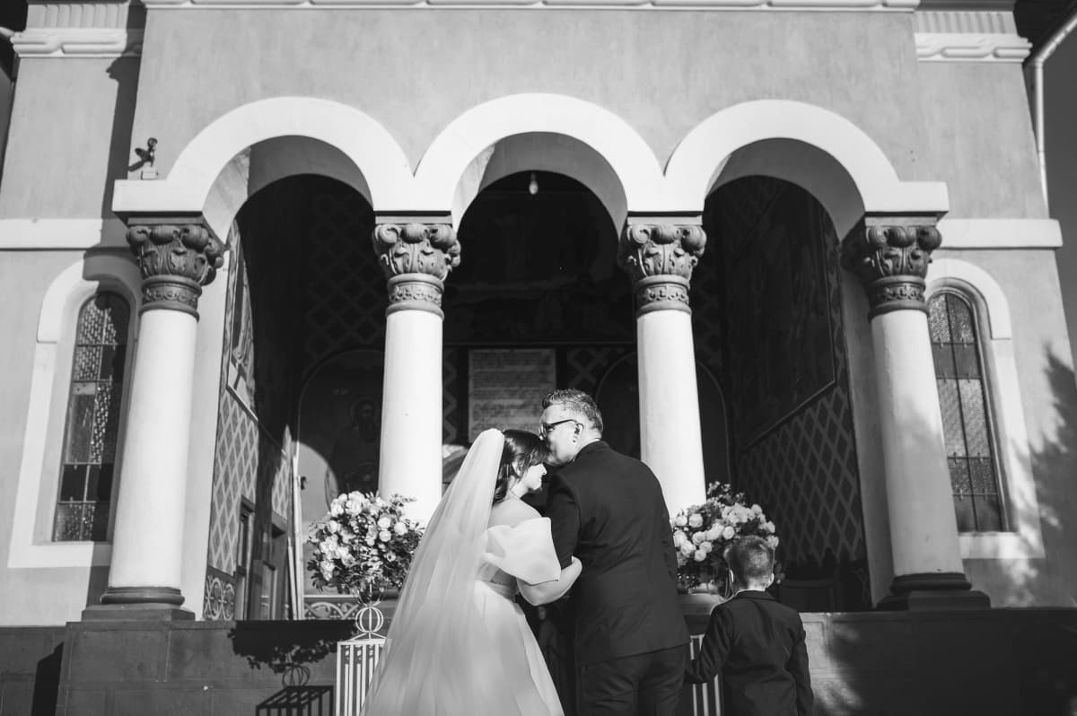 Biserica Intrarea Maicii Domnului în Biserică - locatie pentru nunti in Brezoi, Vâlcea