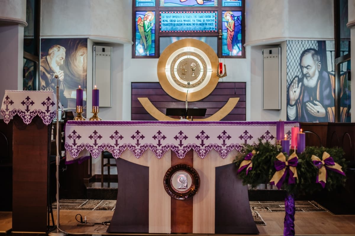 Fotografie de Alexis Foto-Films la Biserica Sf Pius din Pietrelcina Valea Lupului