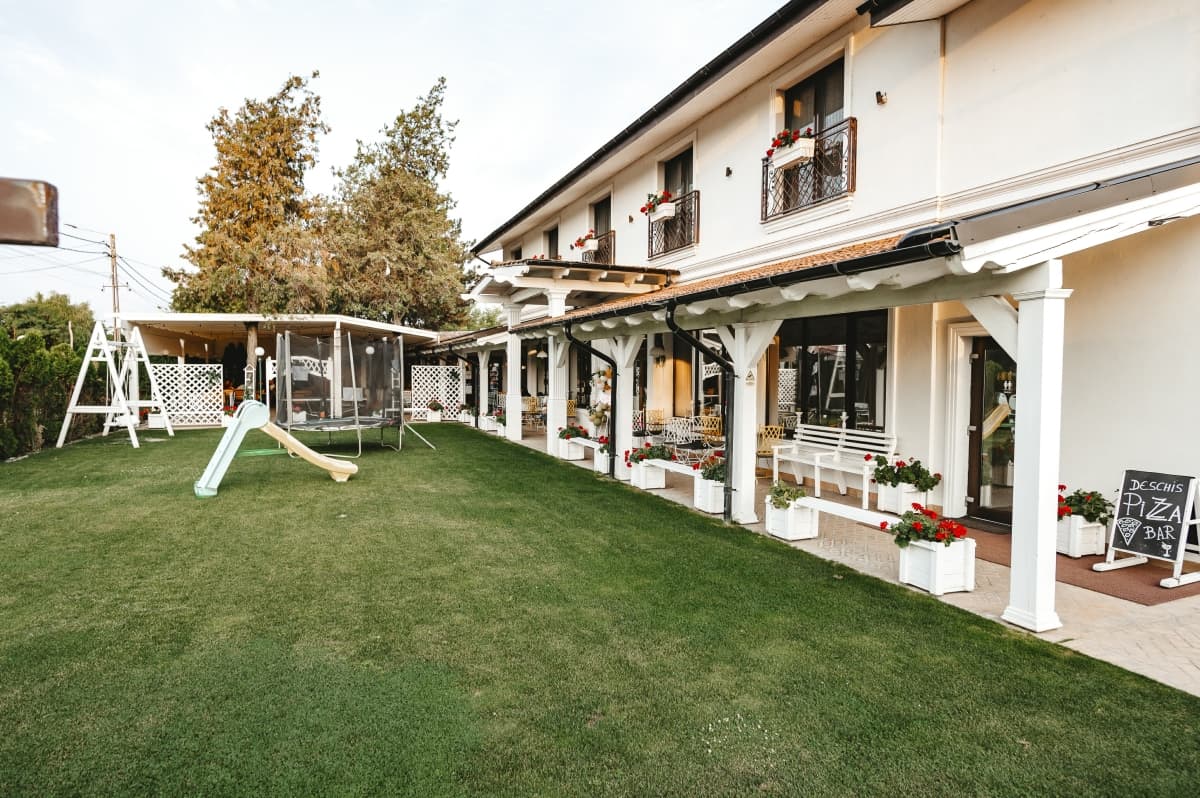 Hanul lui Mihai - locatie pentru nunti in Răstoaca, Vrancea