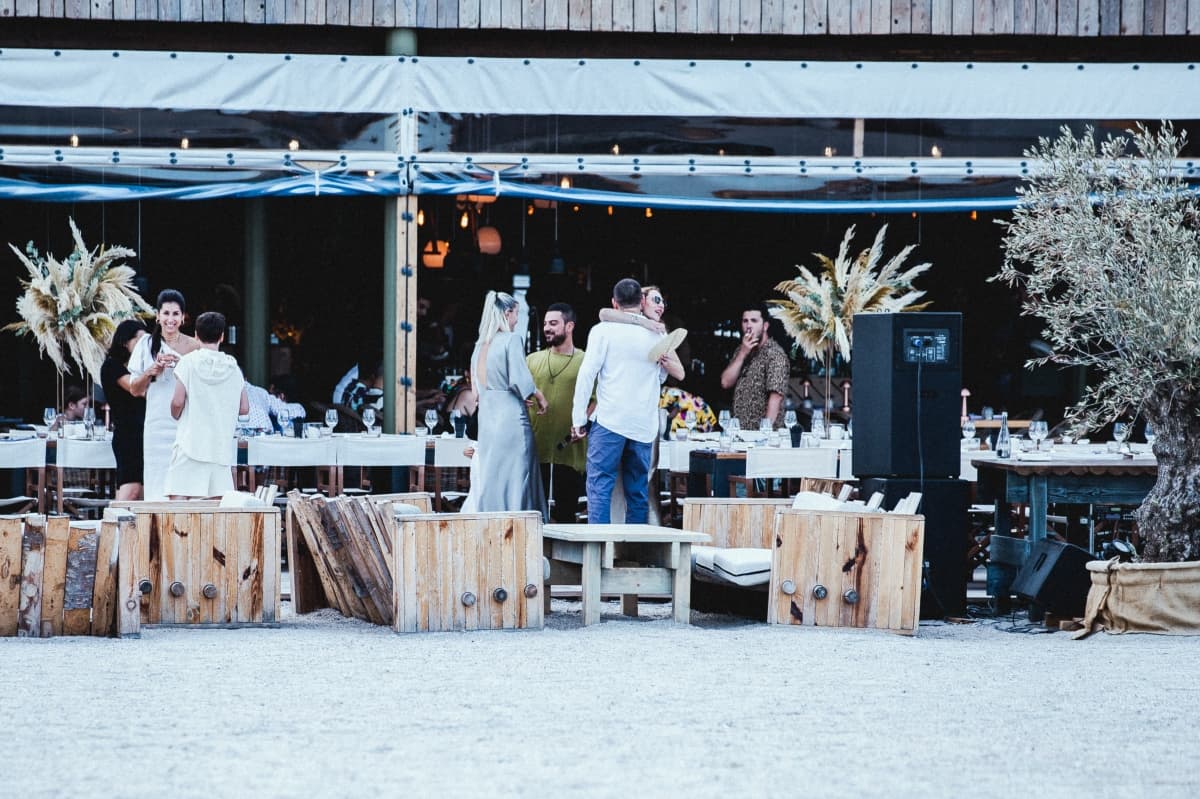 Fotografie de ZOOMER STUDIO la Crazy Beach