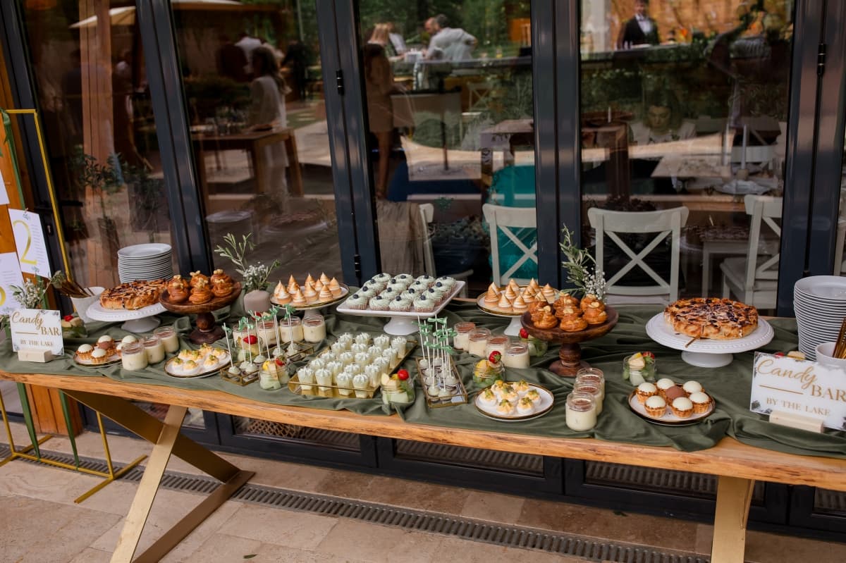 Fotografie de District One Stories la By the Lake