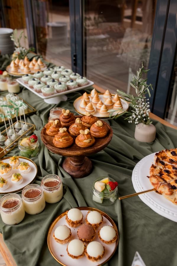 Fotografie de District One Stories la By the Lake