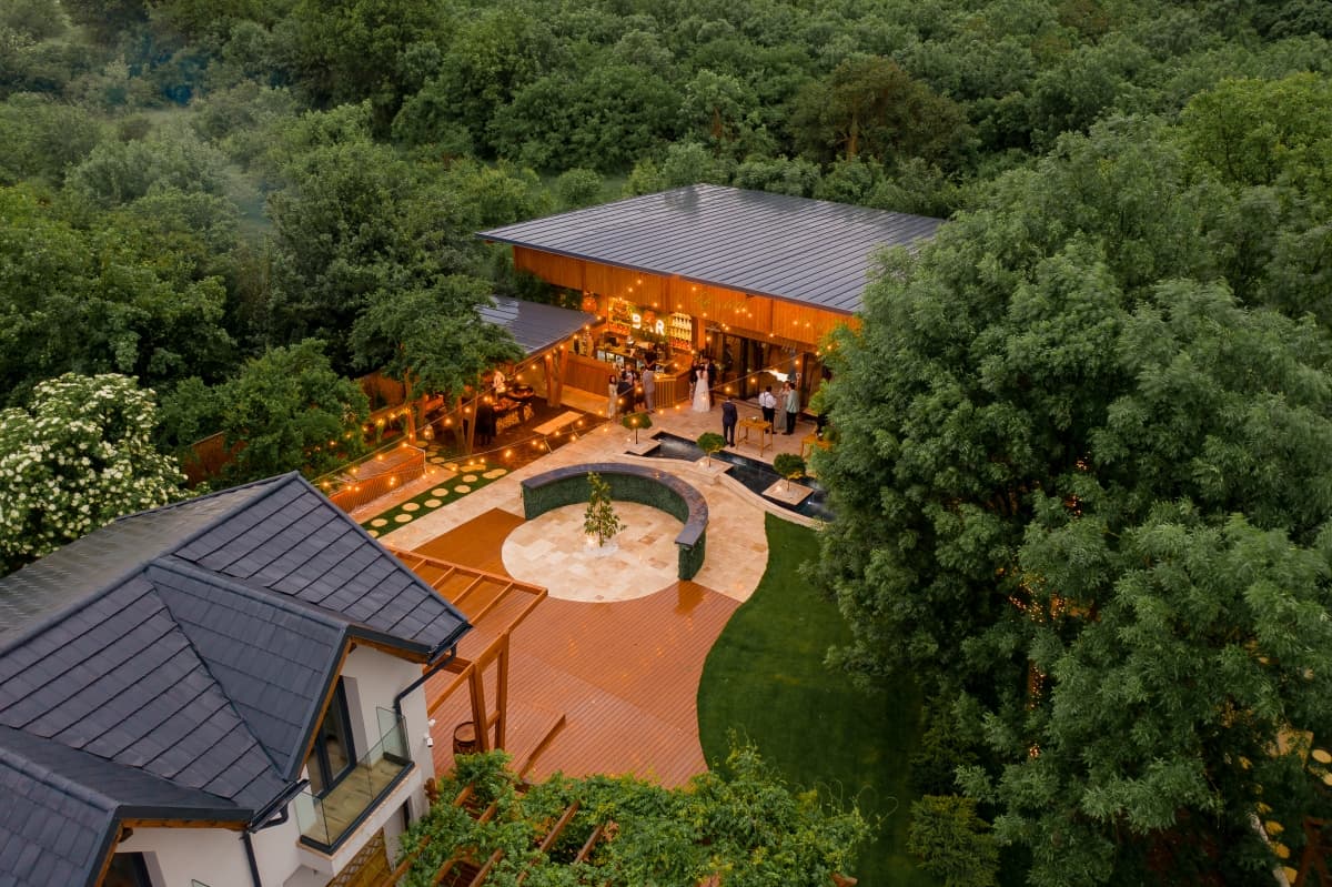 Fotografie de District One Stories la By the Lake