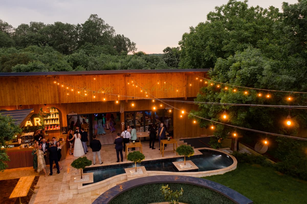 Fotografie de District One Stories la By the Lake