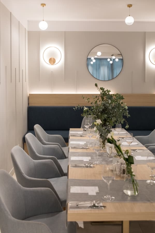 Fotografie de District One Stories la Restaurant Conti