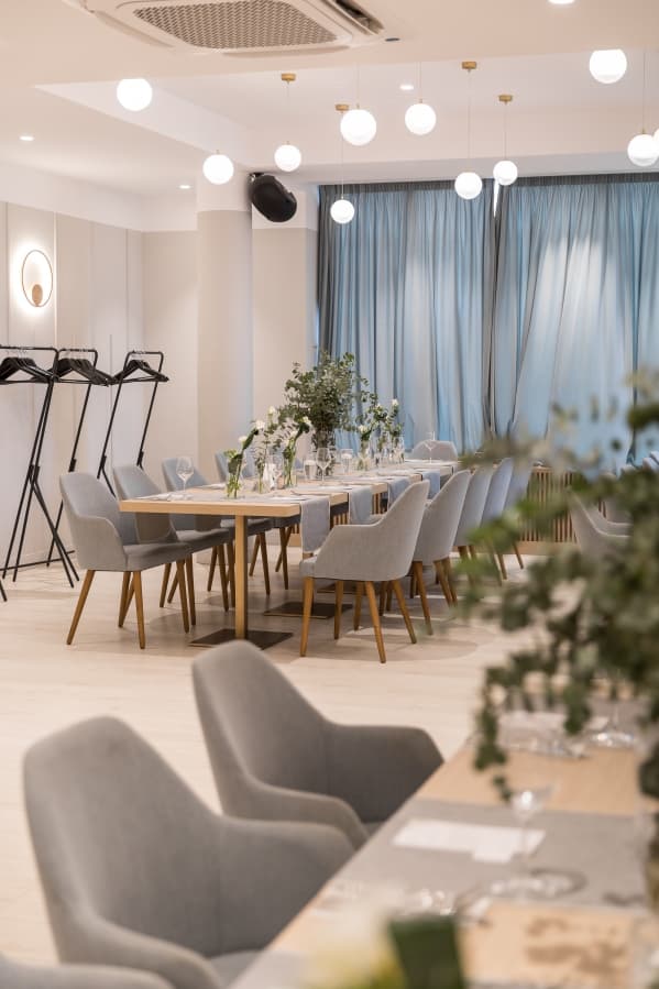 Fotografie de District One Stories la Restaurant Conti