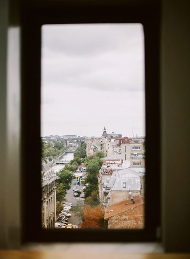 Fotografie de Corina Margarit la Linea / Closer To The Moon