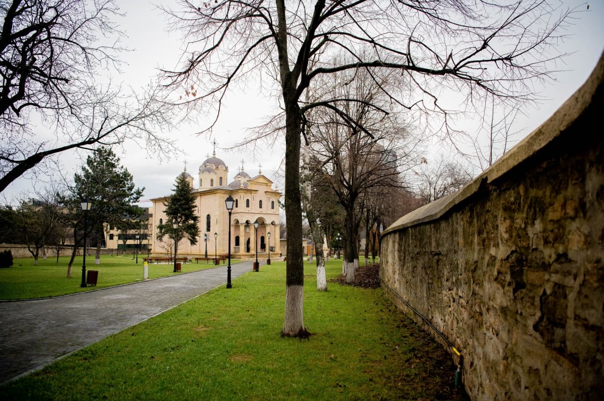 Fotografie de ArtaFilmării la Biserica Barboi