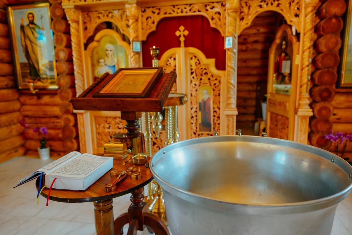 Biserica de lemn sf. Ierarh Nicolae - locatie pentru nunti in Sculeni, Raionul Ungheni