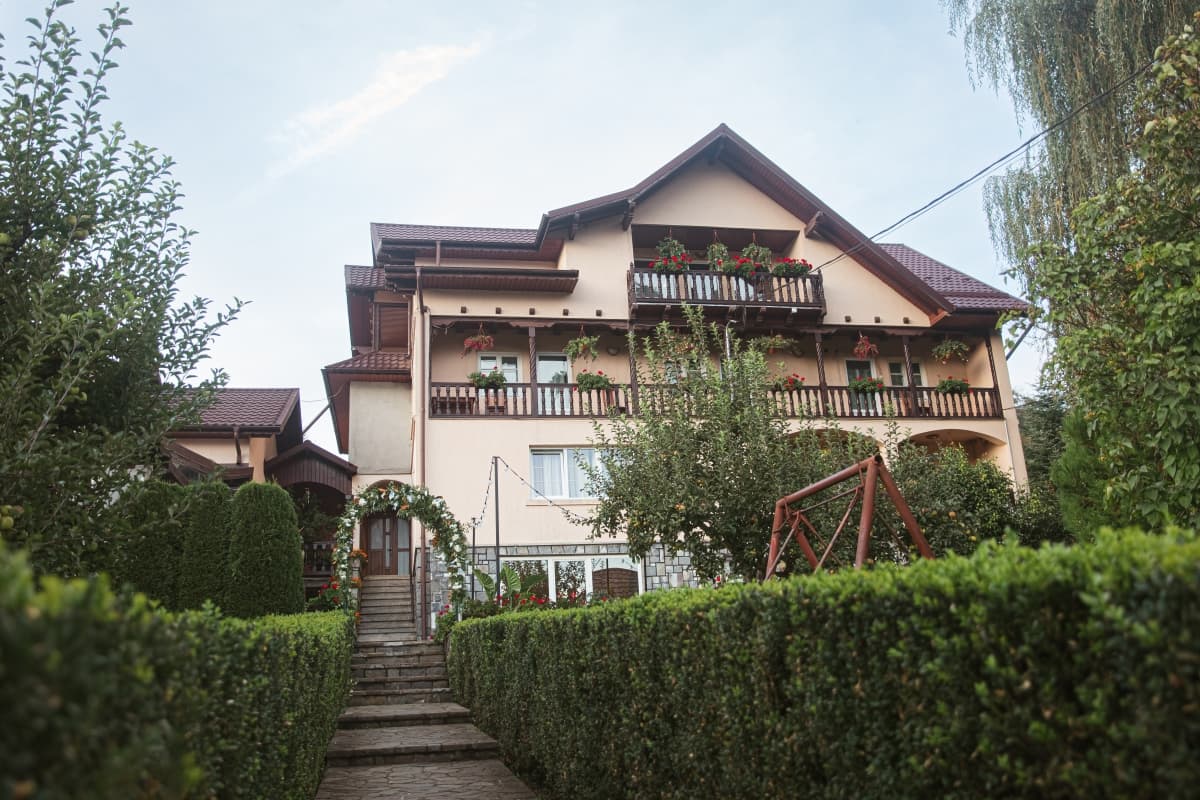 Fotografie de Ema &amp; Gabriel Voicu la Pensiunea Craita