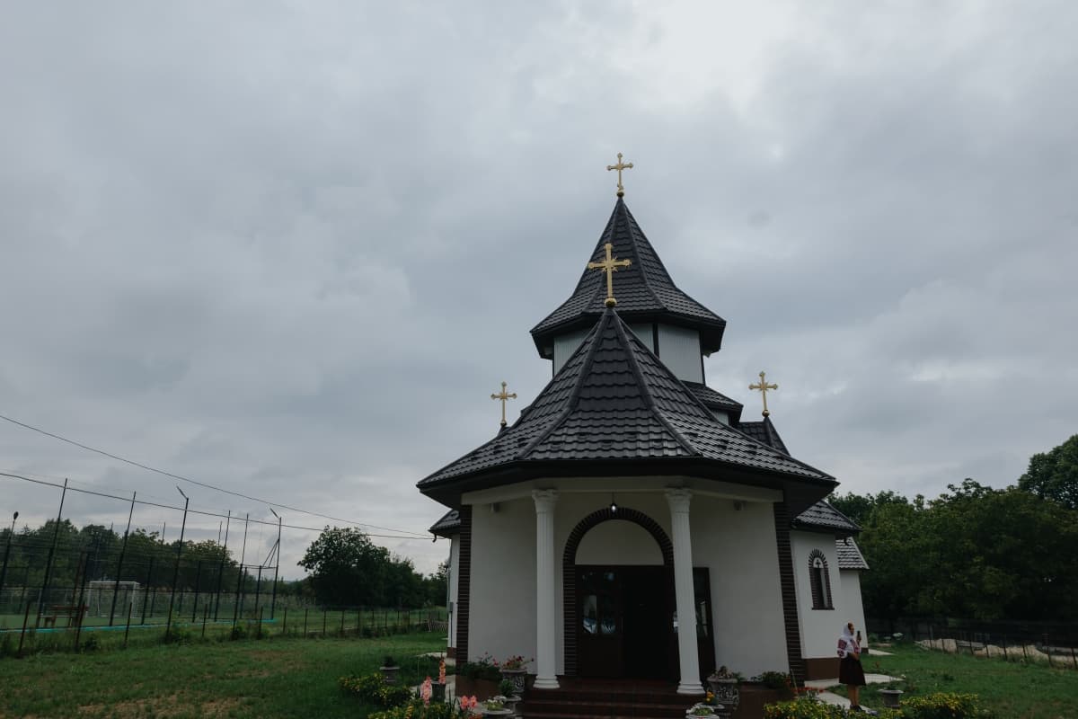 Biserica ortodoxa romana Sculeni - locatie pentru nunti in Sculeni, Raionul Ungheni