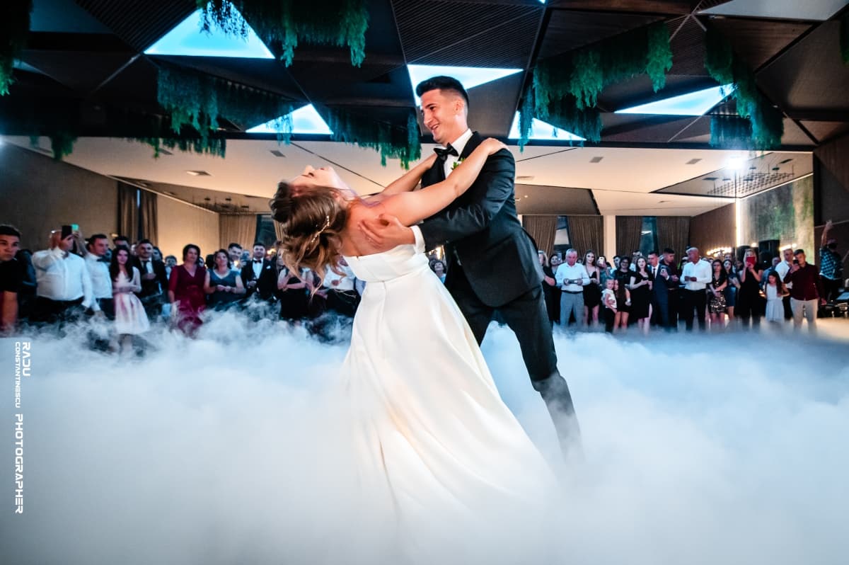 Fotografie de Radu Constantinescu Fotograf la Sole by Arrogance Ballroom