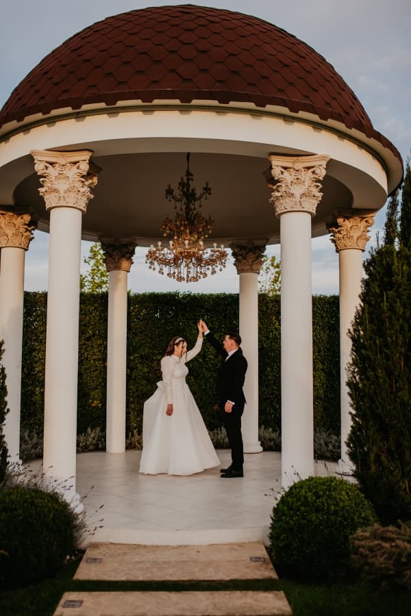 Fotografie de Andrei Chirica - Raian Fine Arts la Cattaleya - Events Hall