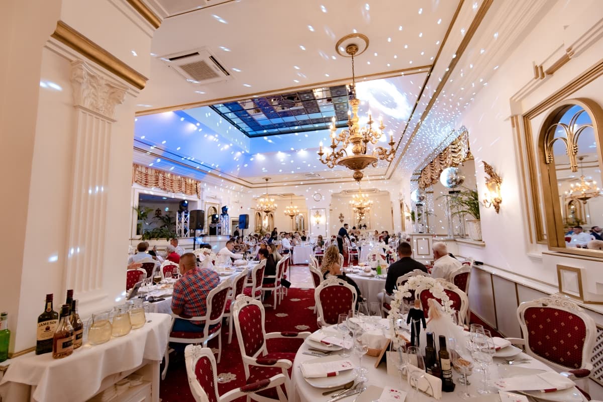 Fotografie de Gabriel Filip la Hotel Imparatul Romanilor