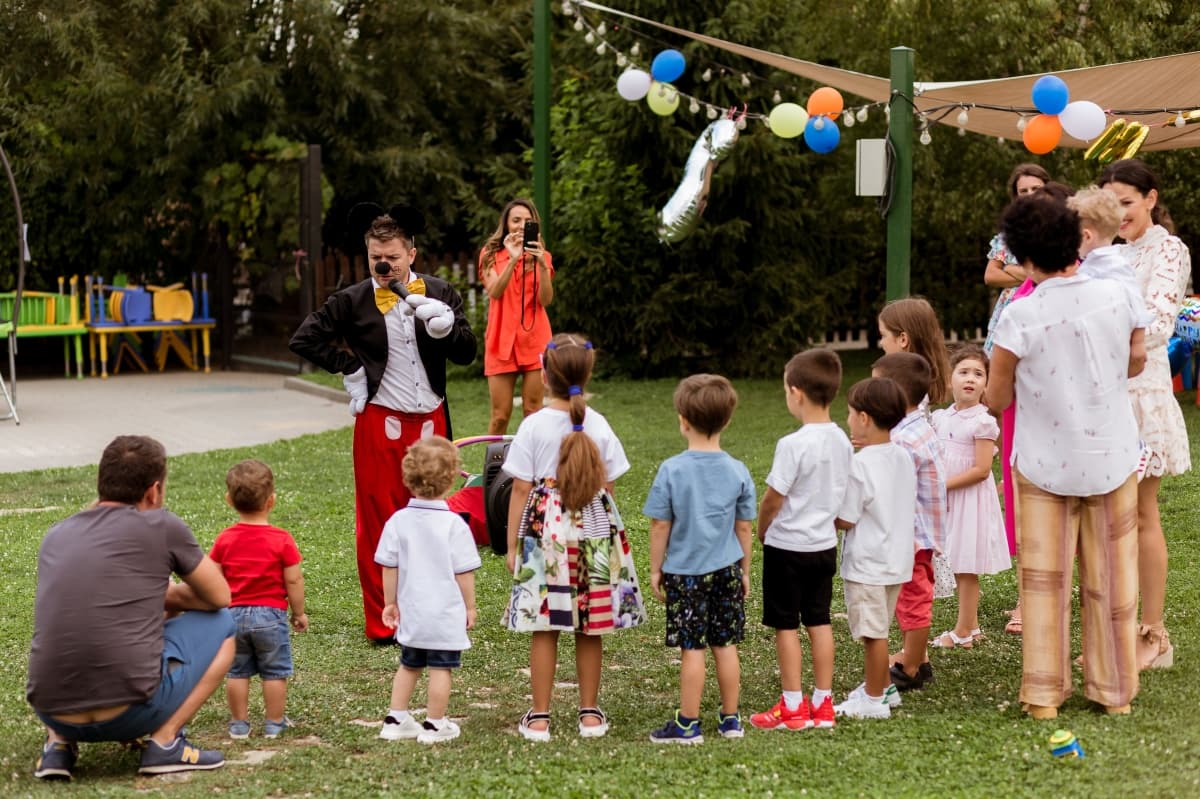 Fotografie de Lens of Alex la Kinder Village Playground