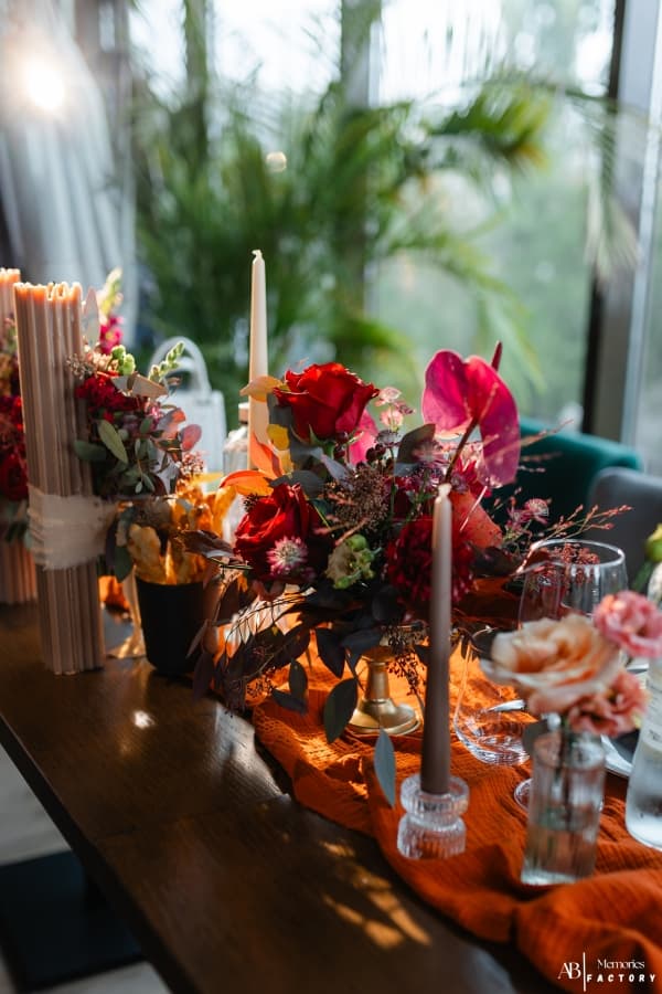 Fotografie de cadre_weddings la UPPER Steak &amp; Wine Bar 