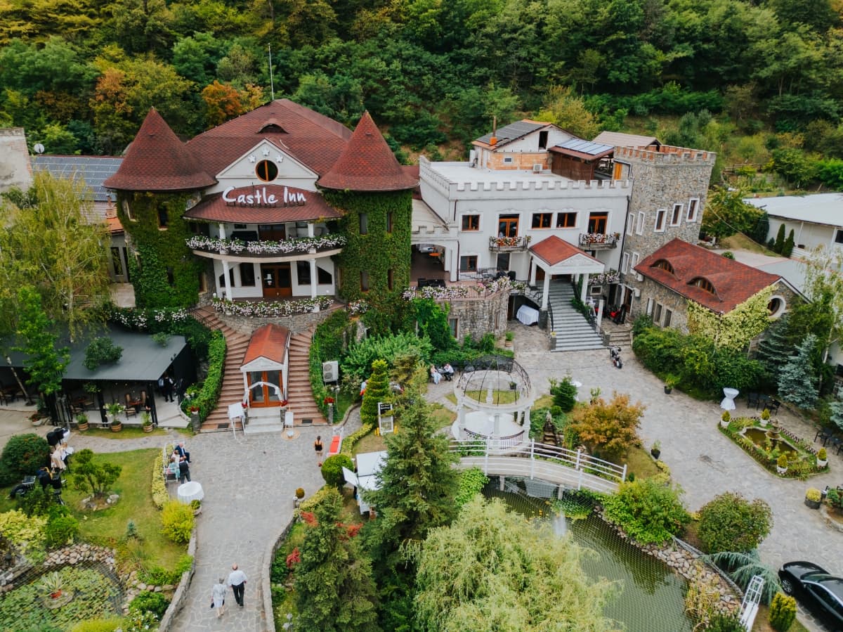 Fotografie de Besenyei Norbert la Castle Inn