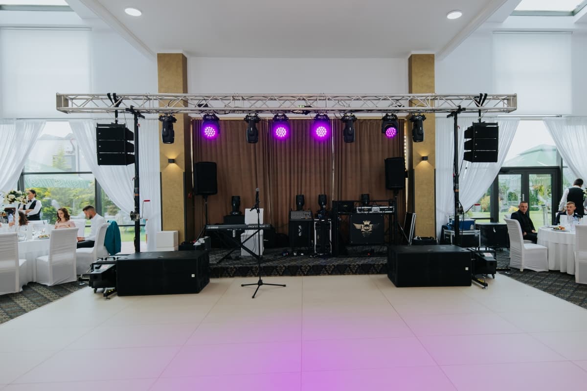 Fotografie de Besenyei Norbert la Europa Ballroom