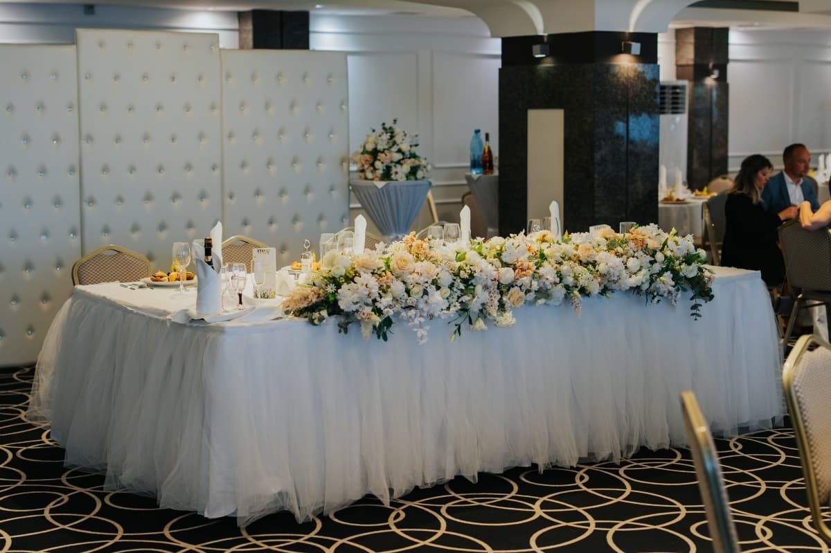 Fotografie de Besenyei Norbert la Hotel Business